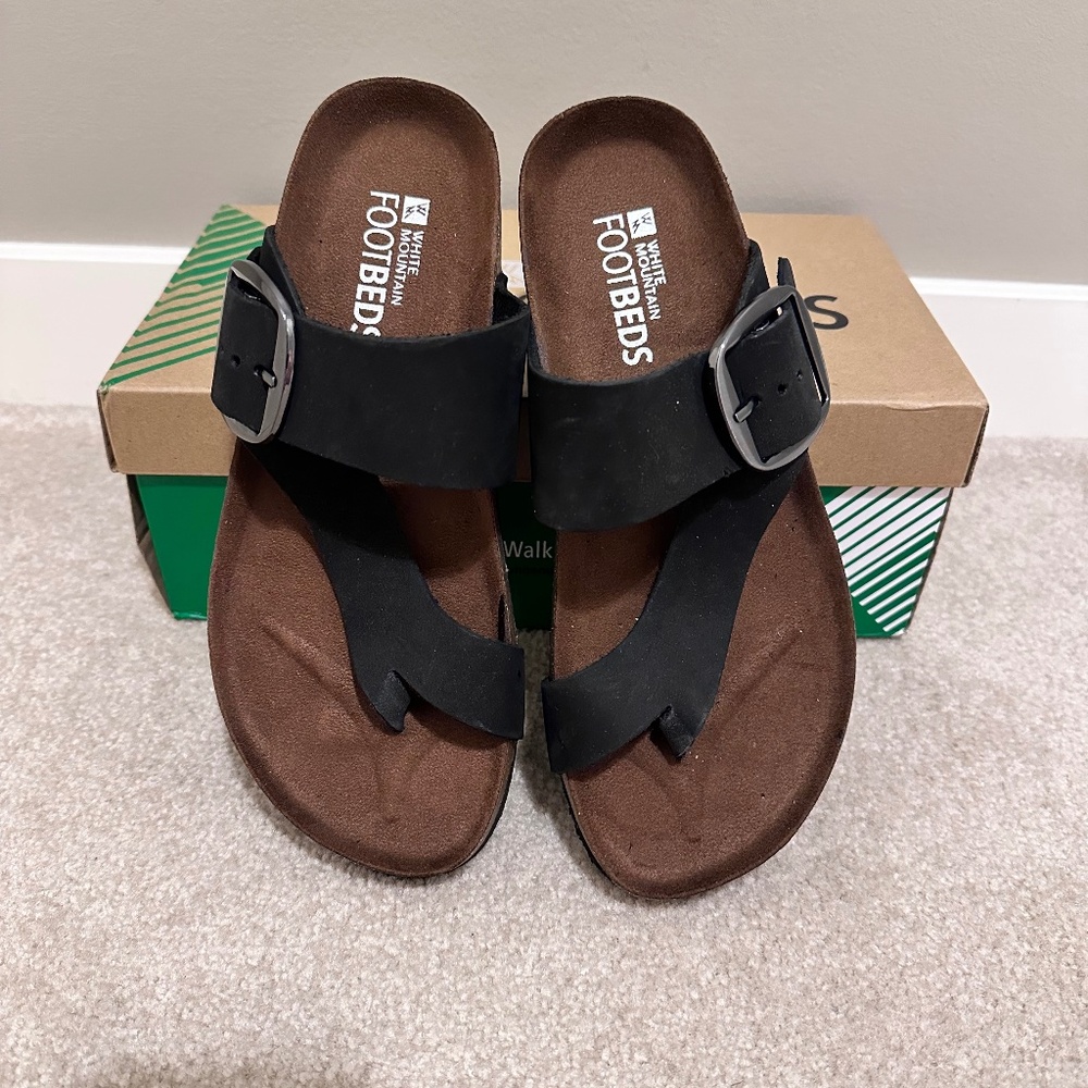 *BNIB* White Mountain leather sandals